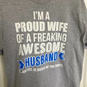 Proud Wife graphic tee L